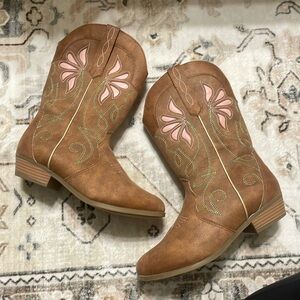 GIRLS FLORAL EMBROIDERED COWGIRL BOOTS